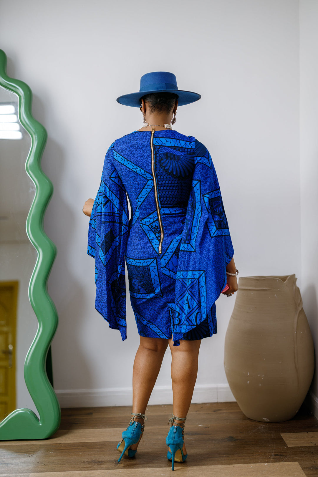SADE AFRICAN PRINT CAPE SLEEVE MIDI DRESS [BLUE]