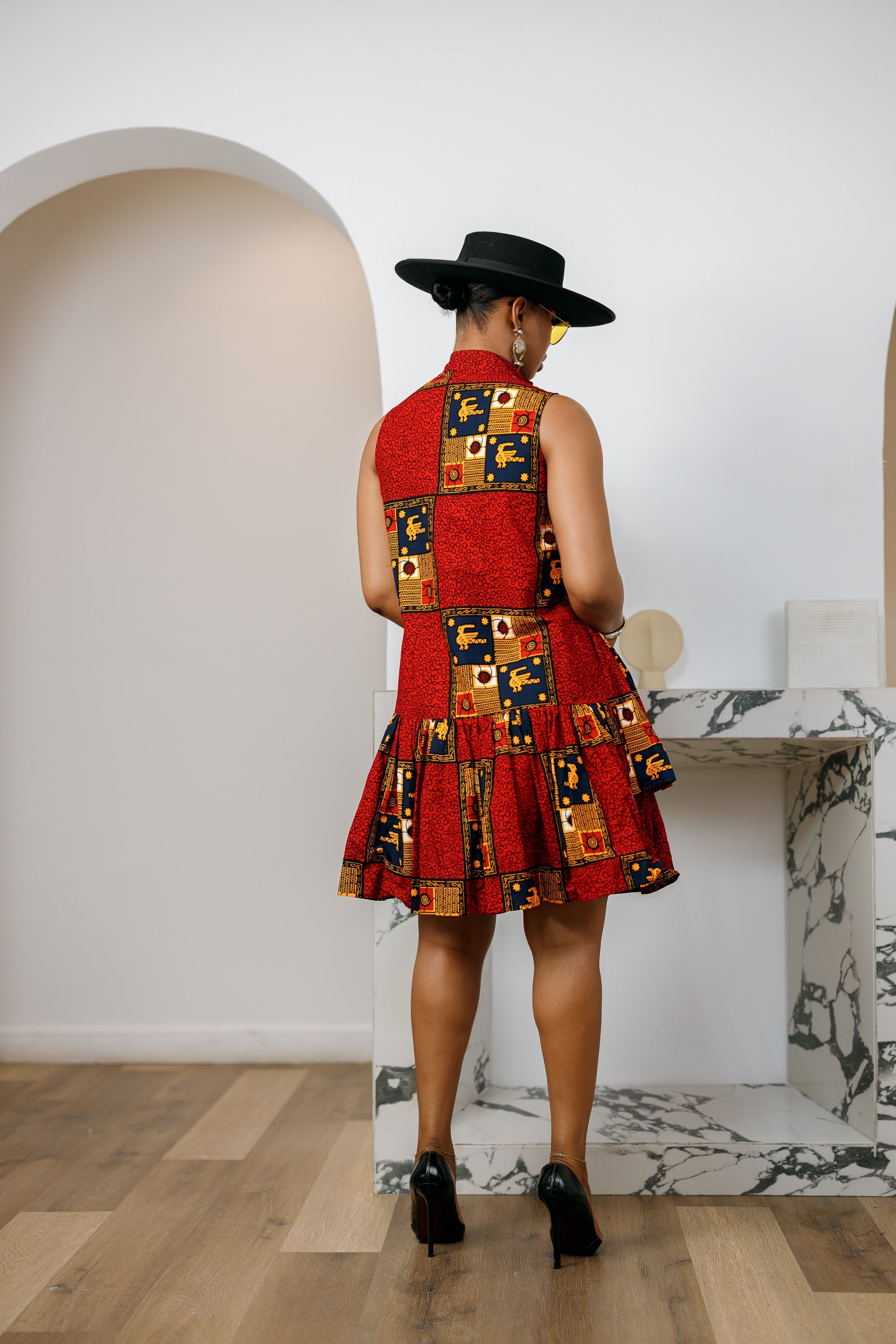 LAILA AFRICAN PRINT SLEEVELESS TIERED BUTTON DRESS [RED]